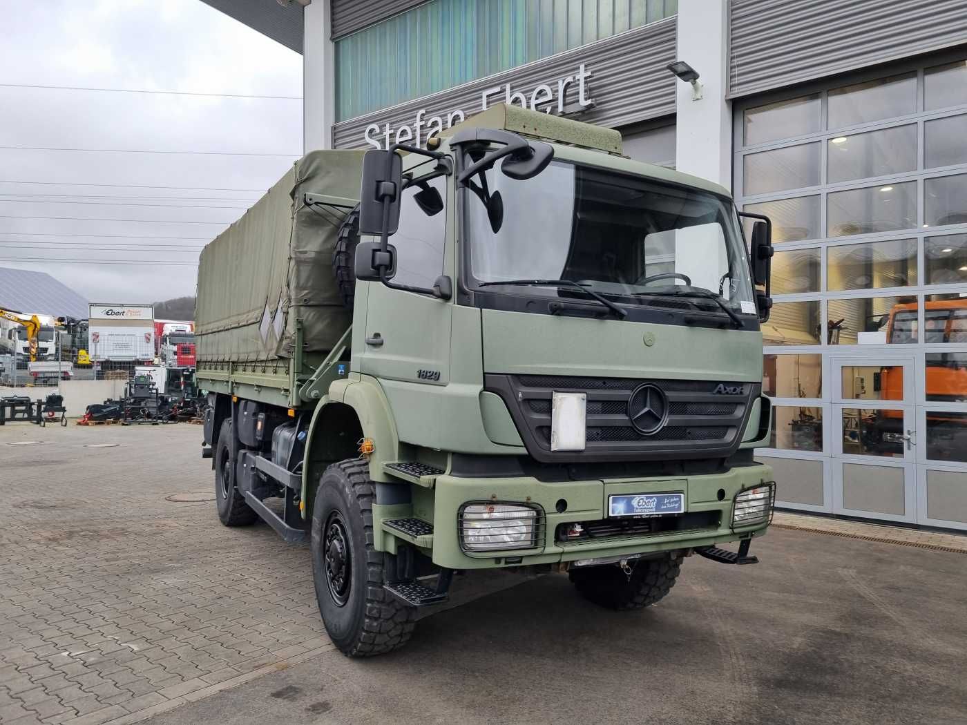 Fahrzeugabbildung Mercedes-Benz Axor 1829 A 4x4 Pritsche/Plane 10 Stück