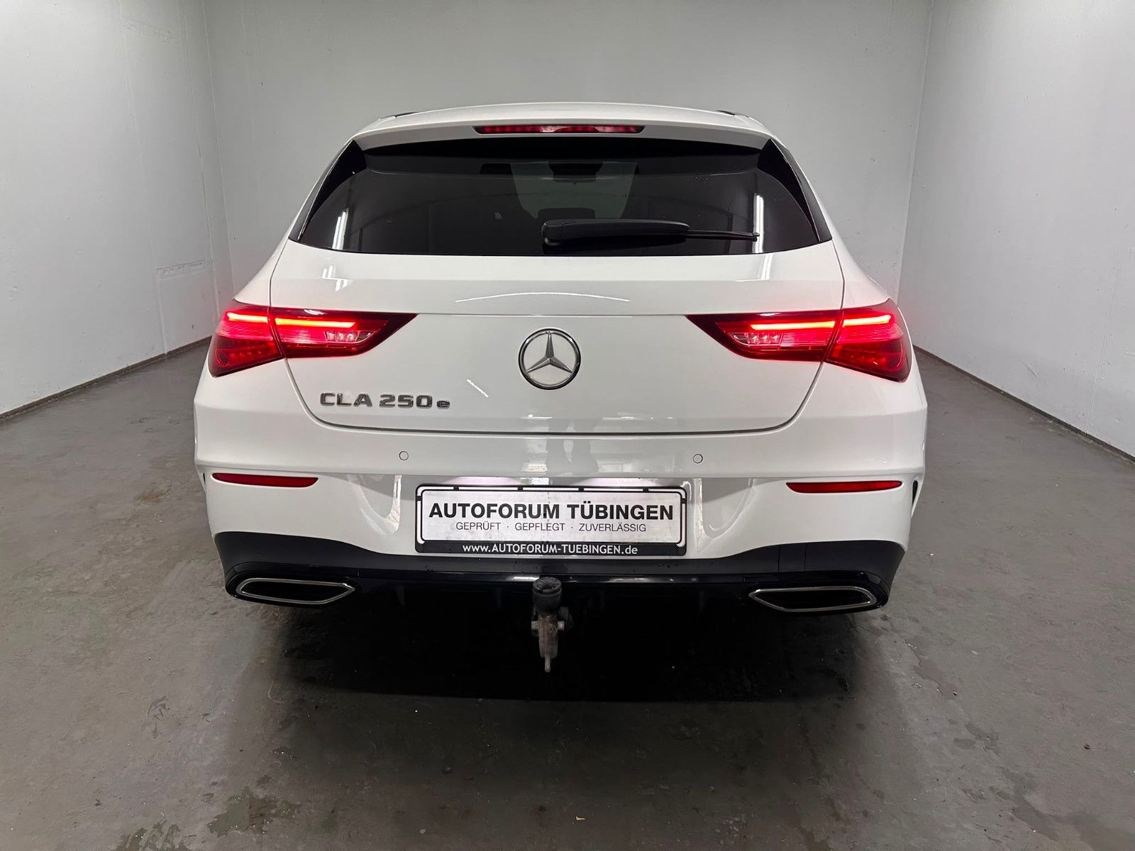 Fahrzeugabbildung Mercedes-Benz CLA 250 e Shooting Brake *AMG-LINE*PANORAMA*AHK*