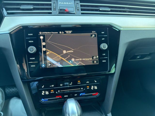 Passat Variant 1.5 TSI DSG R-Line Sportpaket LED