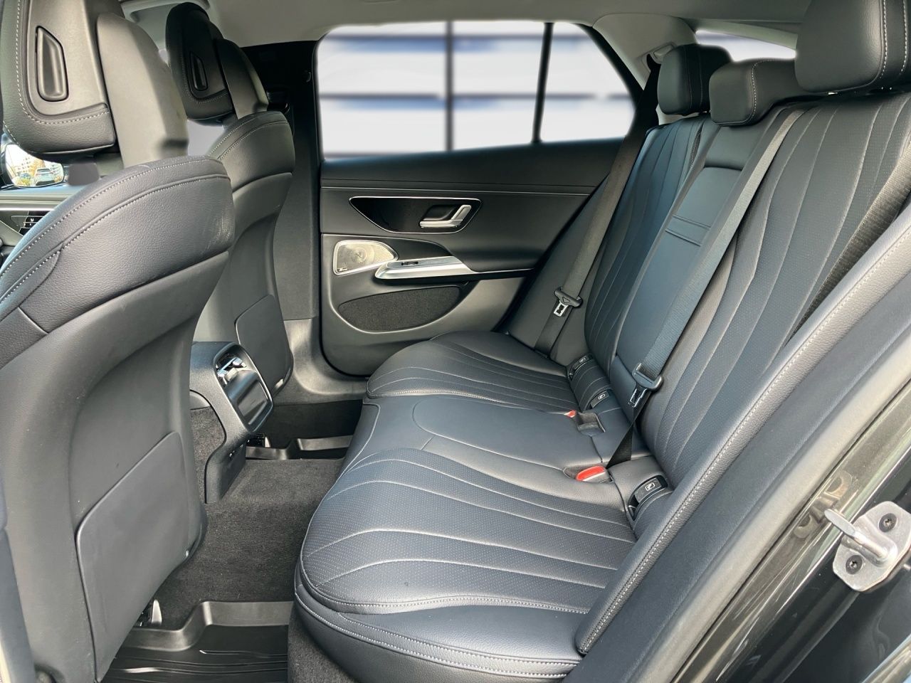 Fahrzeugabbildung Mercedes-Benz E 300 de 4M T Avantgarde AHK+DigiLight+Burmester