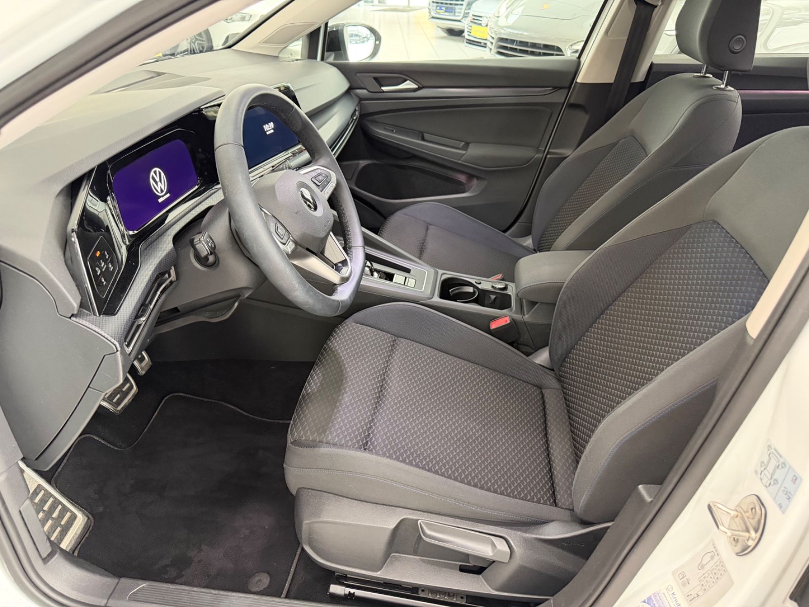 Fahrzeugabbildung Volkswagen Golf VIII Lim. United eTSI