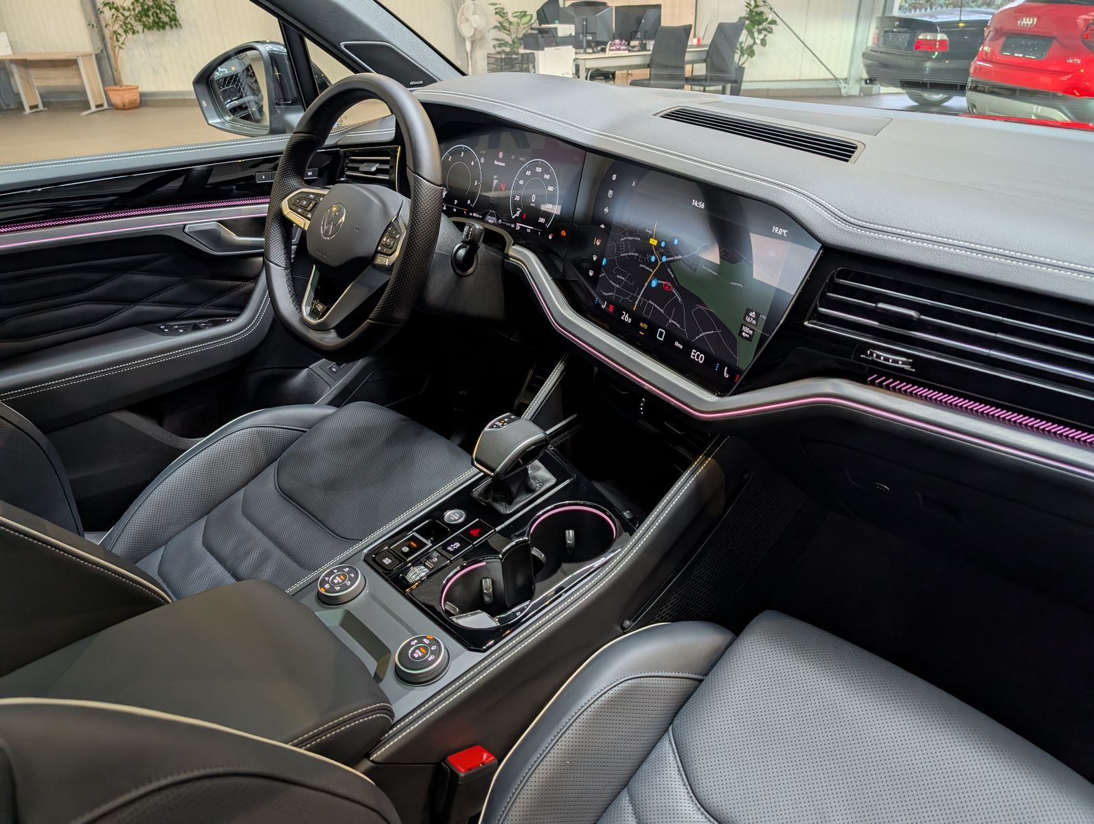 Fahrzeugabbildung Volkswagen Touareg 3.0TDI 4M R-Line VOLL Black 22" UPE 114T