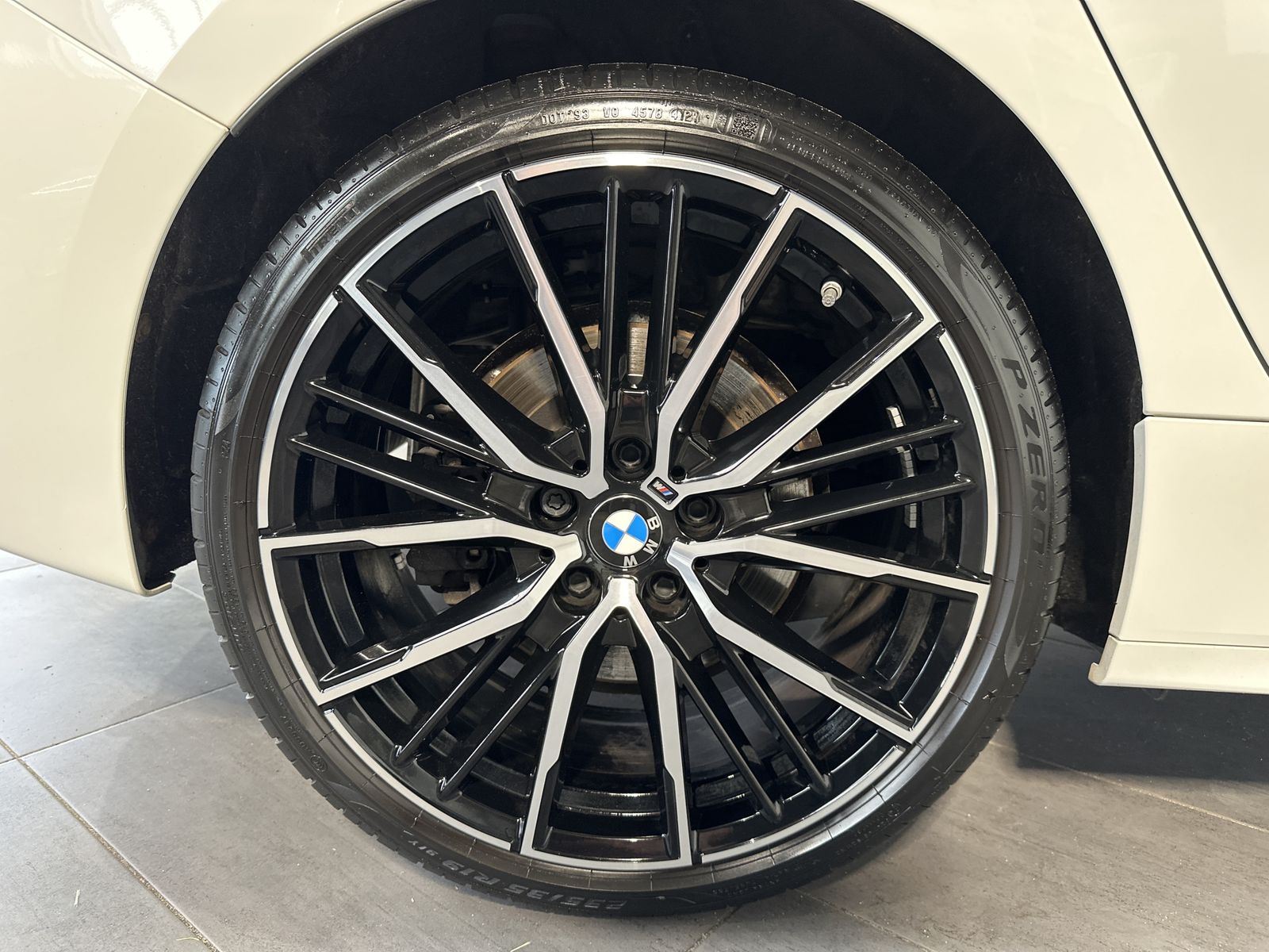 Fahrzeugabbildung BMW 120i M-Sport 5-Türer Aut. NAV+LED+SHZ+19ZOLL+PP