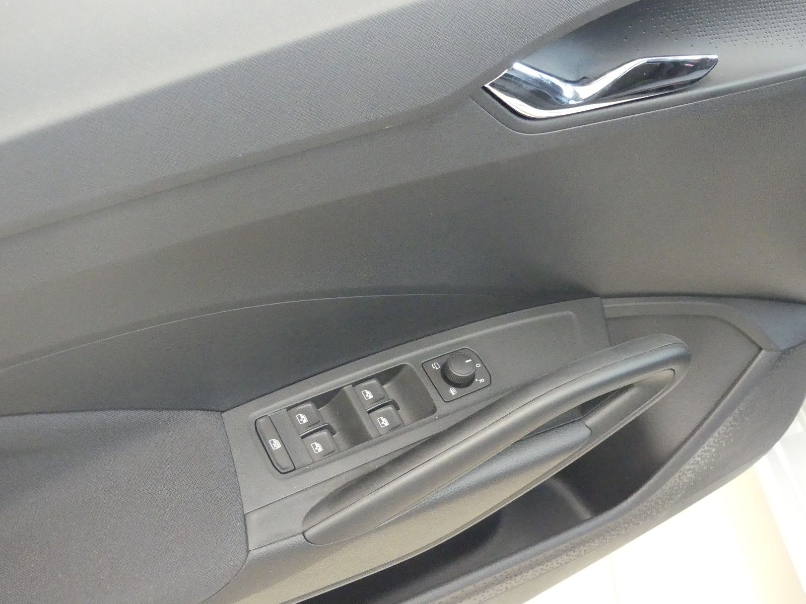 Fahrzeugabbildung SKODA Fabia 1.0l TSI DSG Drive *AHK*LED*ACC*Smartlink*