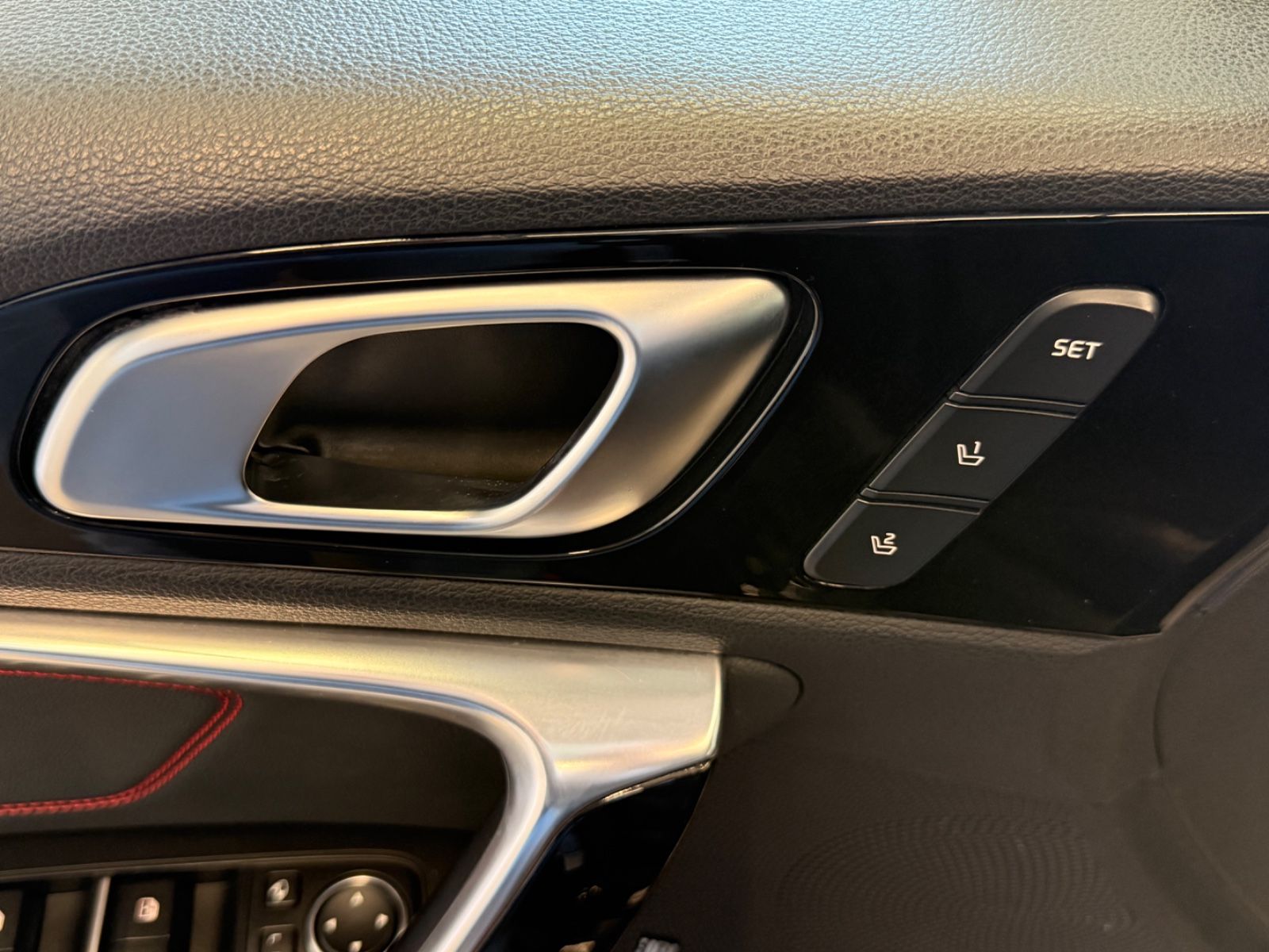 Fahrzeugabbildung Kia Ceed GT 1.6T GT DCT-Navi,Automatik,Klimaauto.