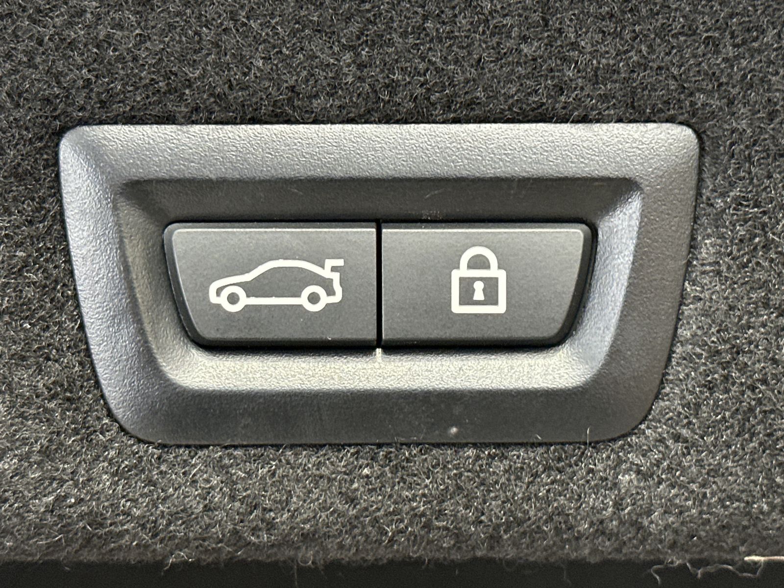 Fahrzeugabbildung BMW 750i xDrive Pure Excellence NAV+LASER+360°+HEAD-