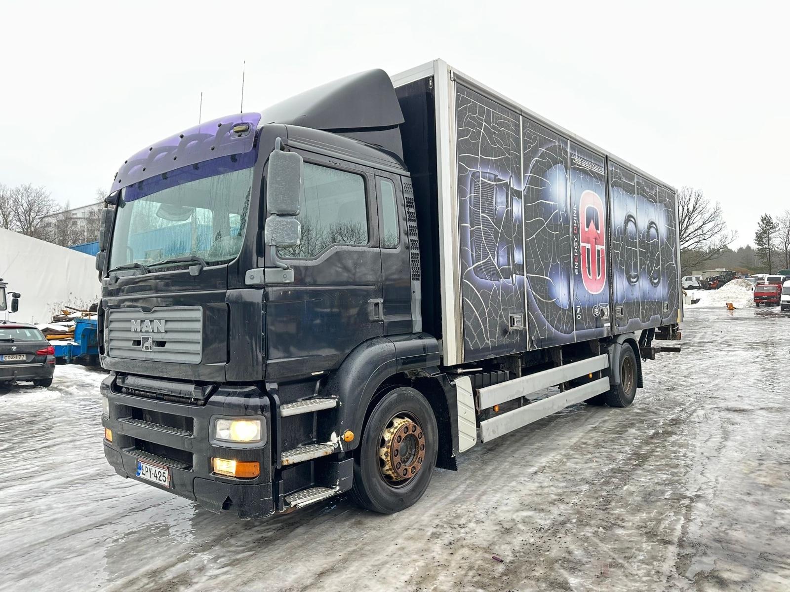 MAN TGA 18.320 4x2 box 8.2 m, manual, ac