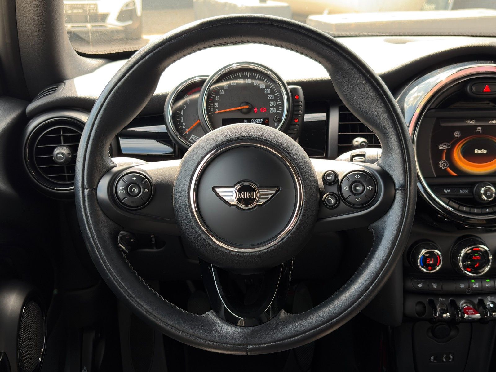 Fahrzeugabbildung MINI Cooper Cabrio Chili Tempomat LED PDC BT SHZ