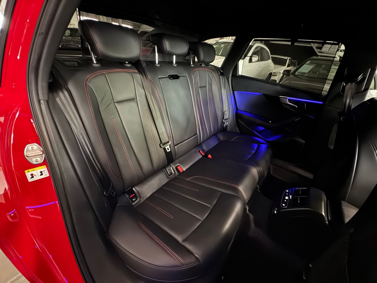 Fahrzeugabbildung Audi A4 2.0 TFSI G-TRON 3X S-LINE BLACK EDITION VOLL