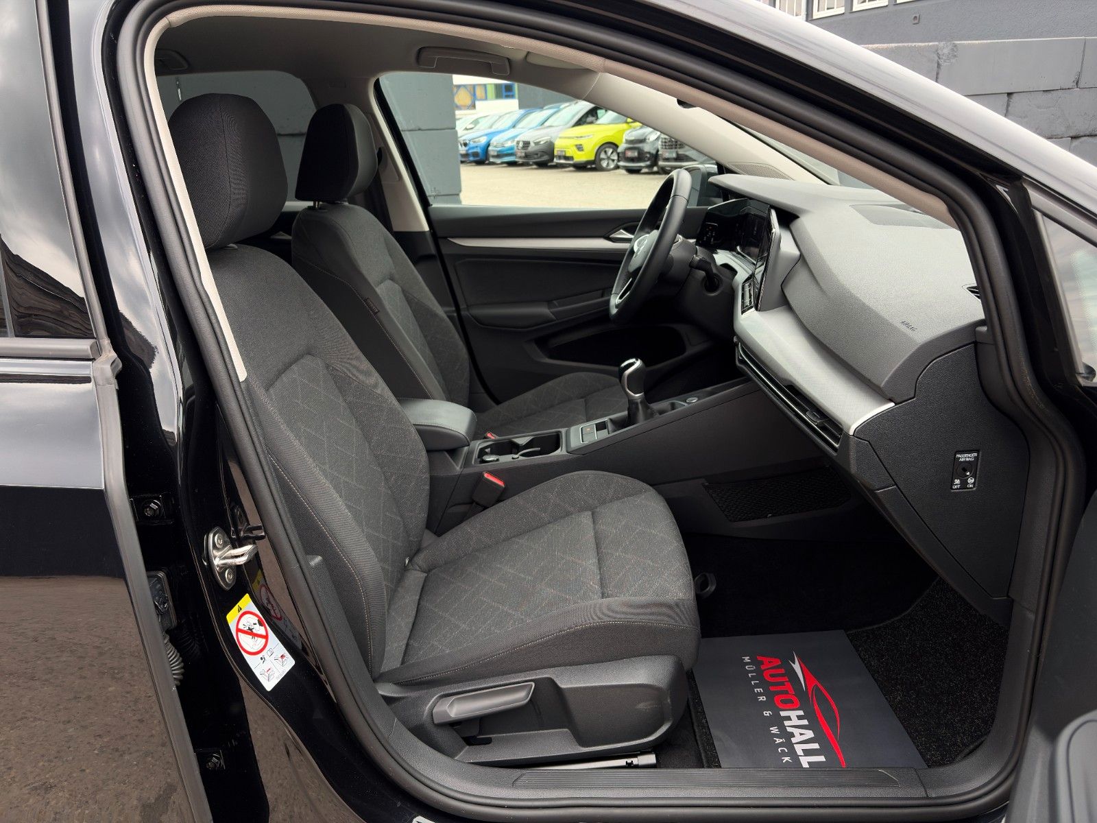 Fahrzeugabbildung Volkswagen Golf VIII Life 1.5 TSI ACC PDC NAV LHZ 3Z-KLIMA