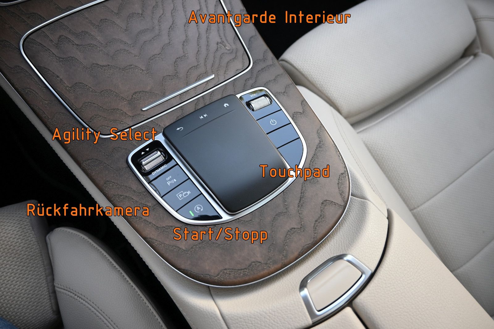 Fahrzeugabbildung Mercedes-Benz E 220 d 4MATIC Exclusive °AHK°PANO°STANDHEIZUNG°