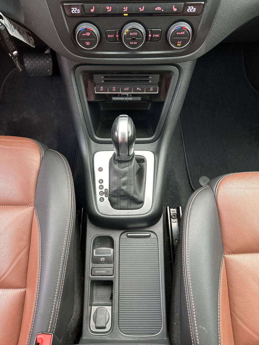 Fahrzeugabbildung Volkswagen Sharan 2.0 TDI DSG 7-Sitzer HL Black NAV+XEN+AHK