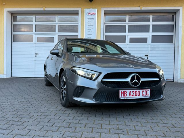 MERCEDES-BENZ A 200 d I. Hand, Himmel Schwarz,