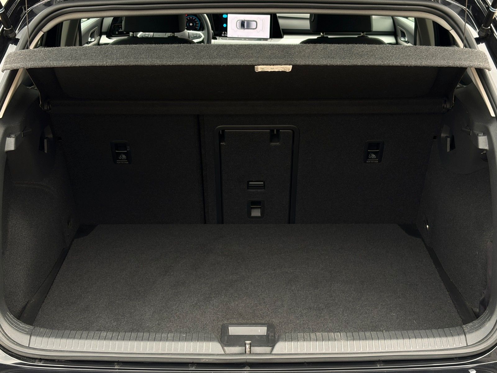 Fahrzeugabbildung Volkswagen Golf VIII Life 1.5 TSI ACC PDC NAV LHZ 3Z-KLIMA