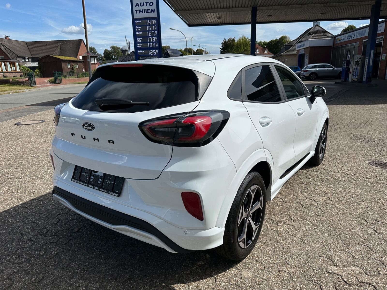 Fahrzeugabbildung Ford Puma 1.0 EB ST-Line Aut. Navi/LED/SHZG/PDC