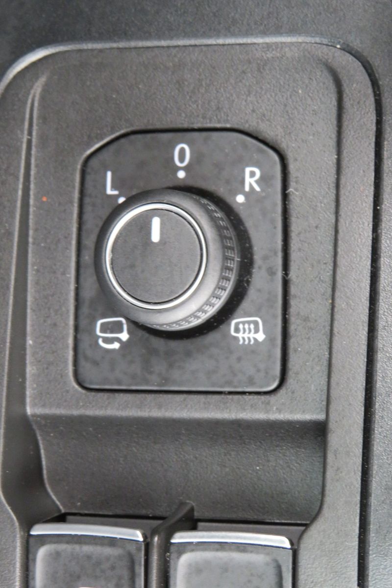 Fahrzeugabbildung Volkswagen T-Roc Style ACC APP MASSAGE SITZH. 17`KAMERA 1.H