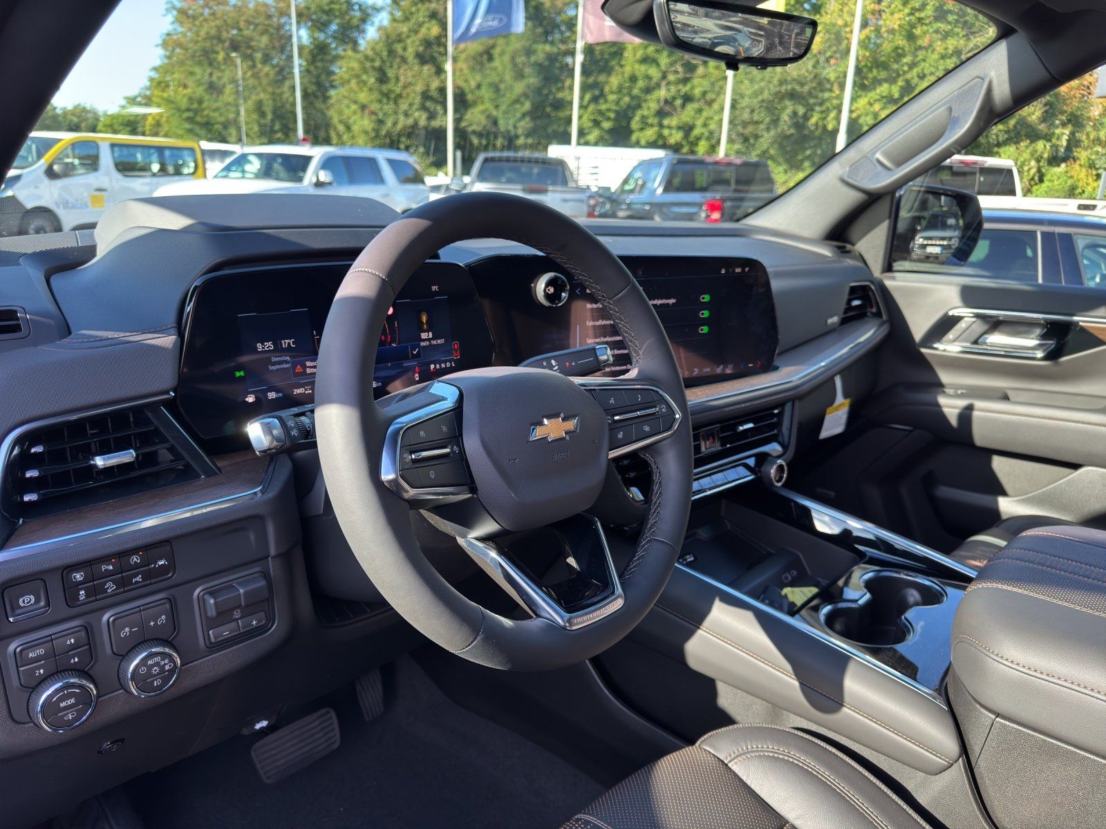 Fahrzeugabbildung Chevrolet Suburban High Country 6.2 MY25 PDC/TV/LED/AHK/