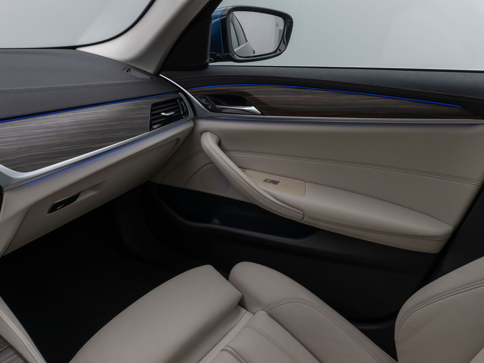 Fahrzeugabbildung BMW 530d Luxury Line Panorama Kamera HUD DAB Sport