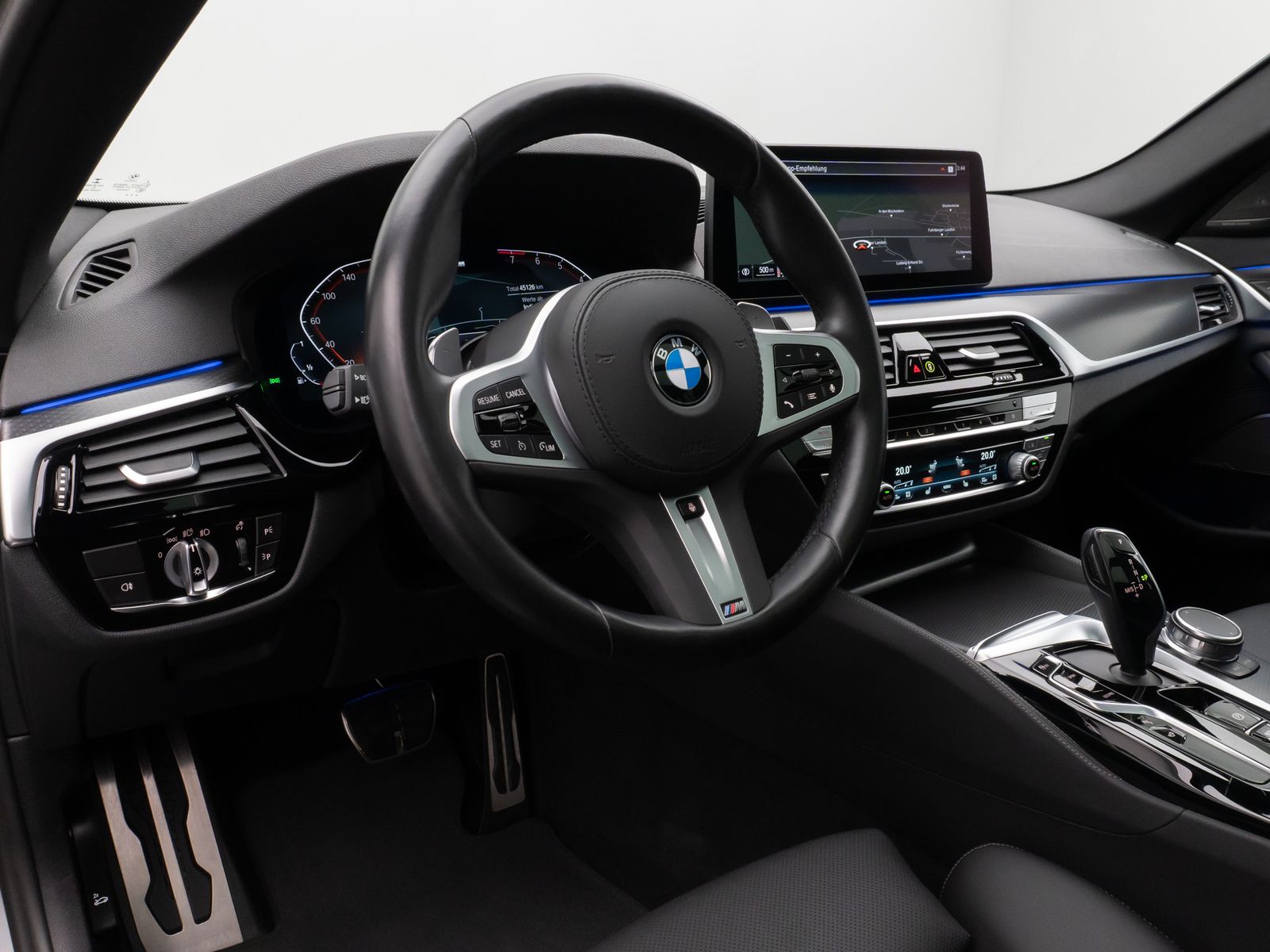 Fahrzeugabbildung BMW 530i M Sport Panorama 360°Laser HUD DAB H/K 19"