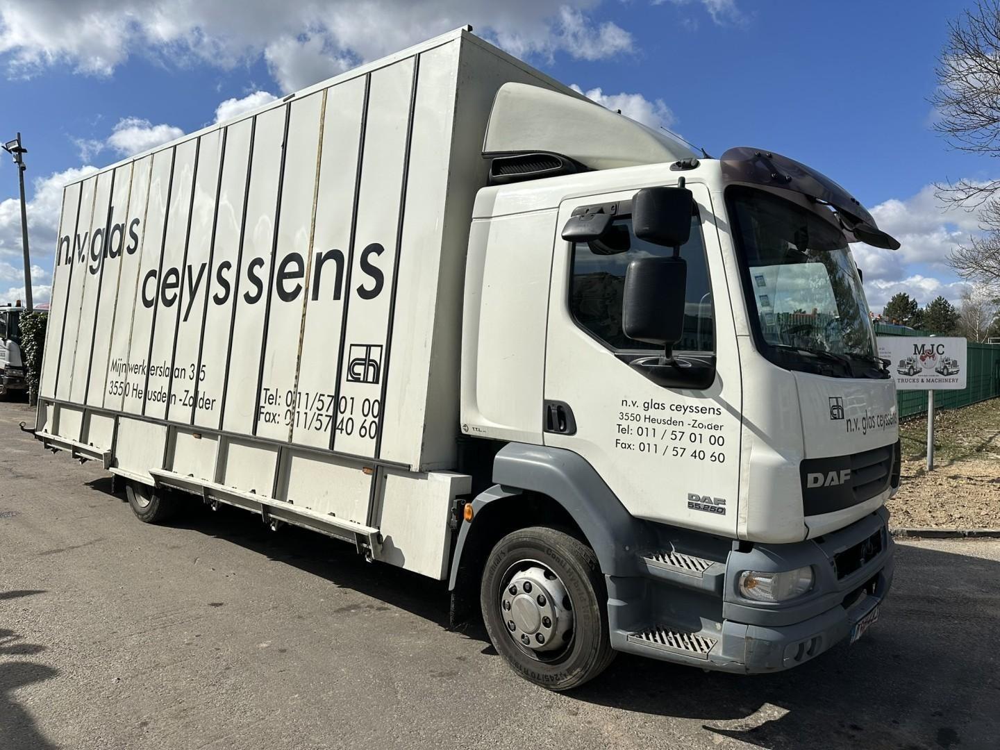 DAF LF 55.250 12T - GLASTRANSPORT / GLASRESTEEL - AI