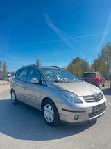 Toyota Corolla Verso - gebrauchte Toyota Corolla Verso aus dem Jahr 2004