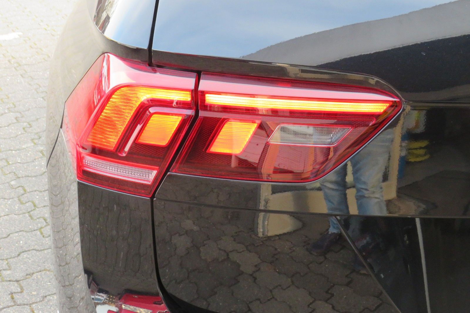 Fahrzeugabbildung Volkswagen Tiguan Life TDI DSG AHK NAVI KAMERA LED ACC GJ