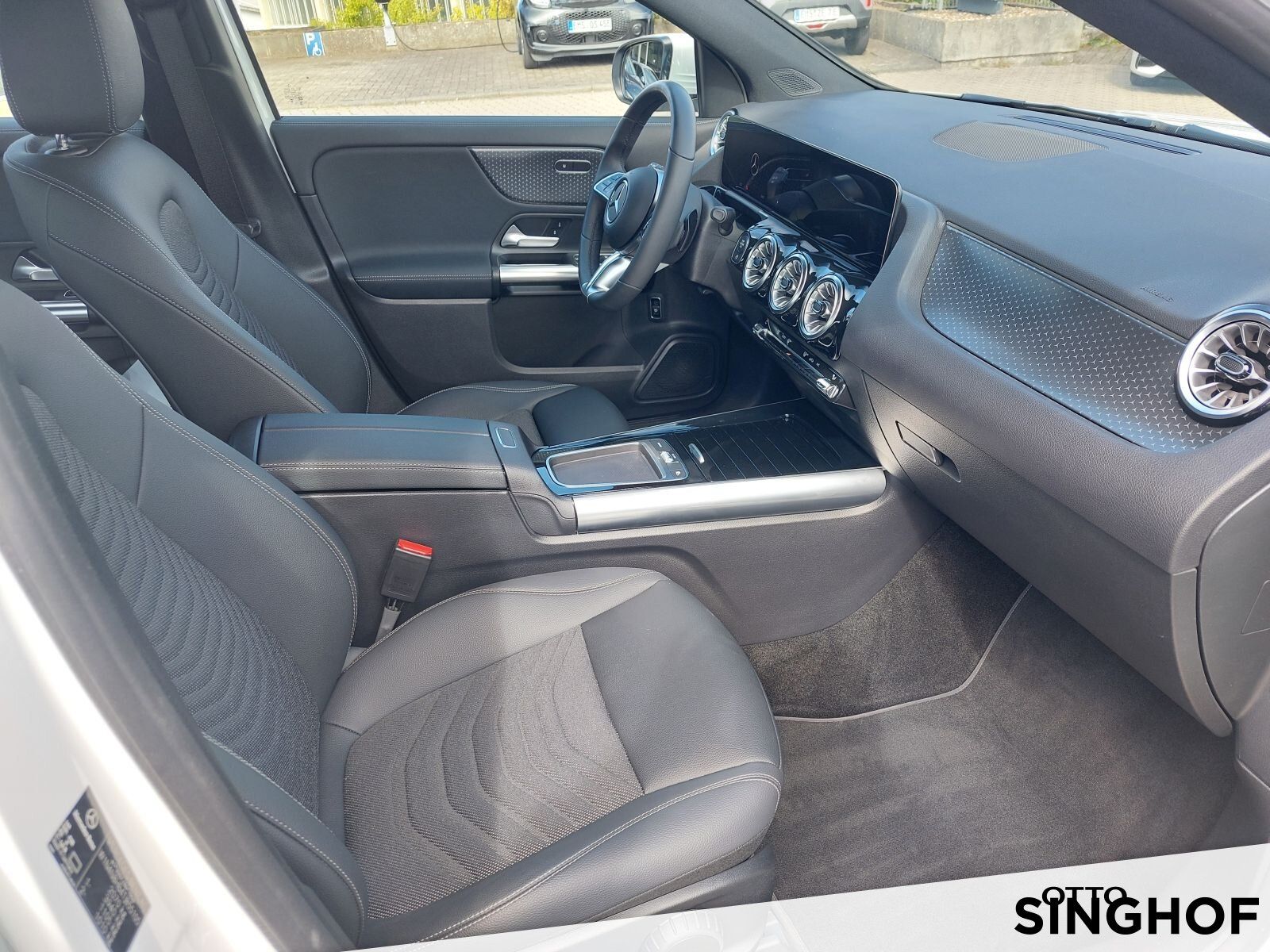 Fahrzeugabbildung Mercedes-Benz GLA 200 Progressive +AHK+360°+Distronic+TOTW+LED