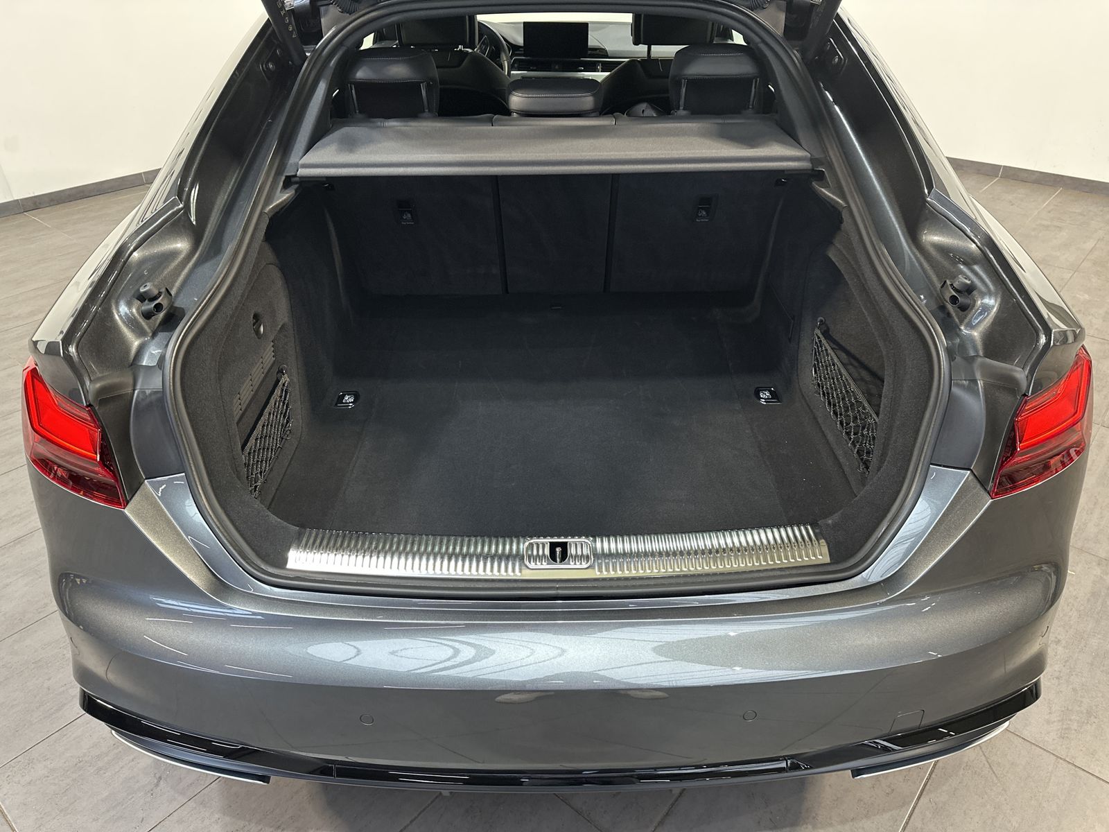 Fahrzeugabbildung Audi A5 SpB 35 TFSI S-Line NAV+MATRIX+PANO+HUD+B&O+SH