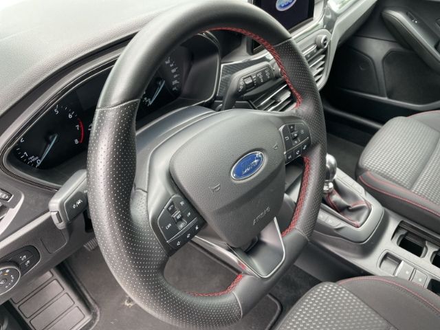 Fahrzeugabbildung Ford Focus 1.0 EcoBoost Mild-Hybrid, ST-Line AHK, Nav