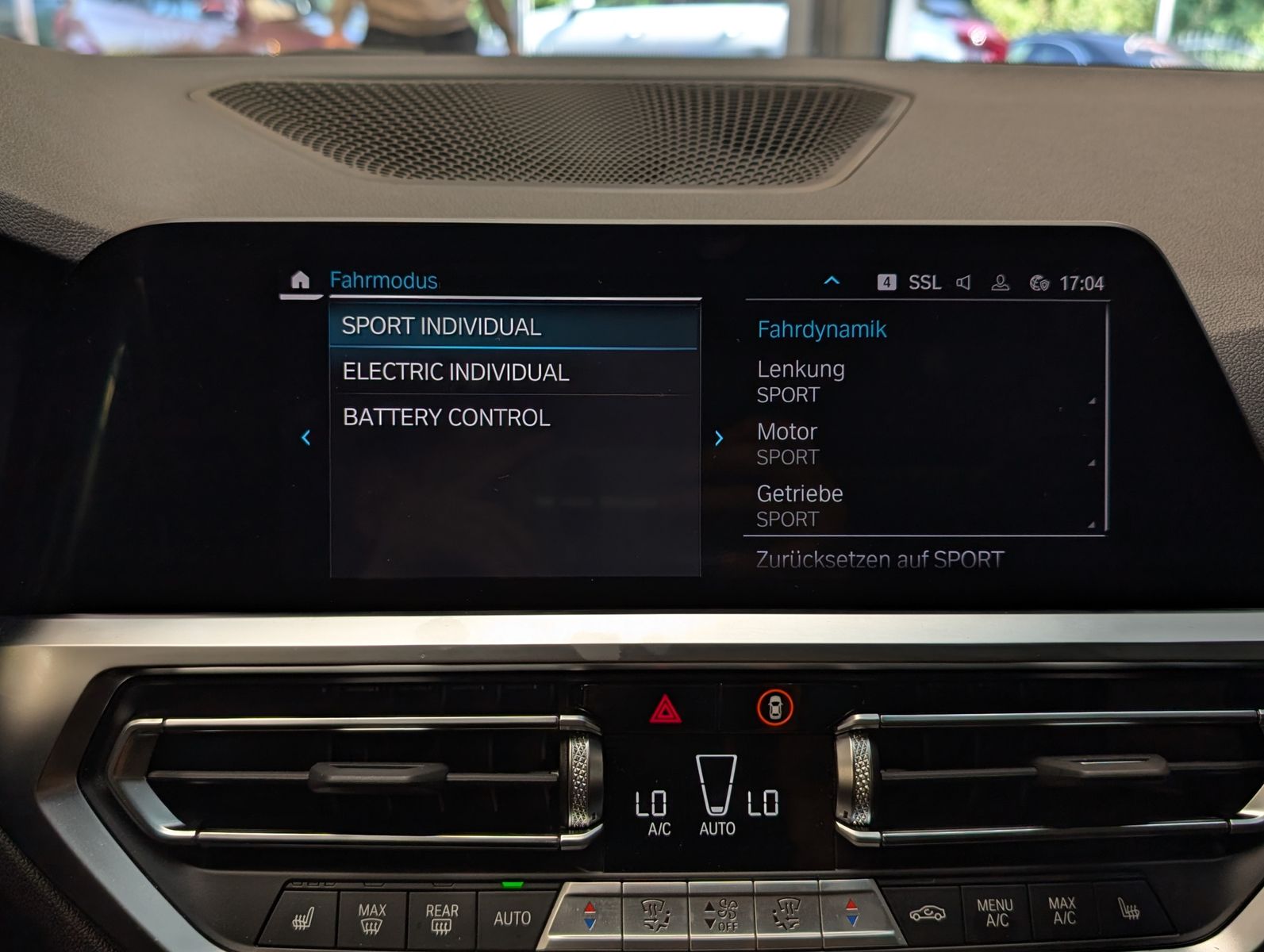 Fahrzeugabbildung BMW 320 e xDrive Sport Line Schadow Pano Laser Navi