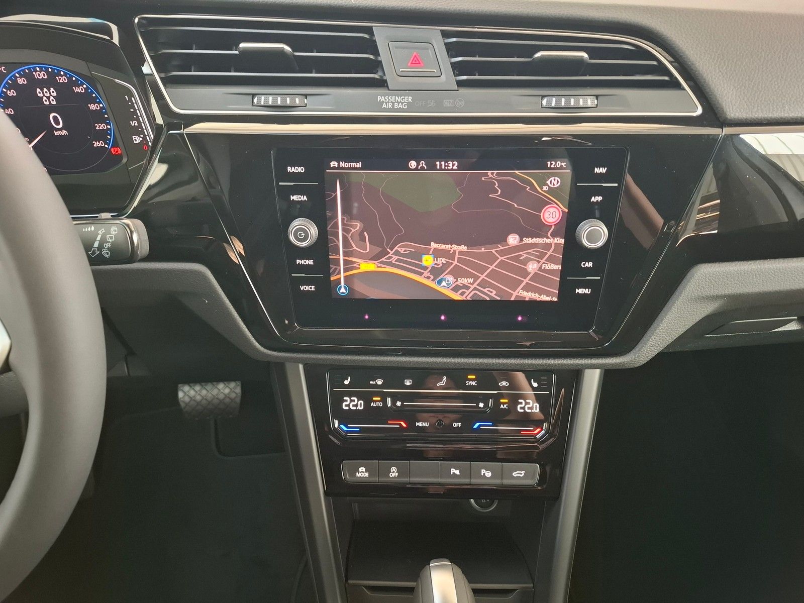 Fahrzeugabbildung Volkswagen Touran Highline 1.5 TSI DSG +ACC+LED+AHK+keyless