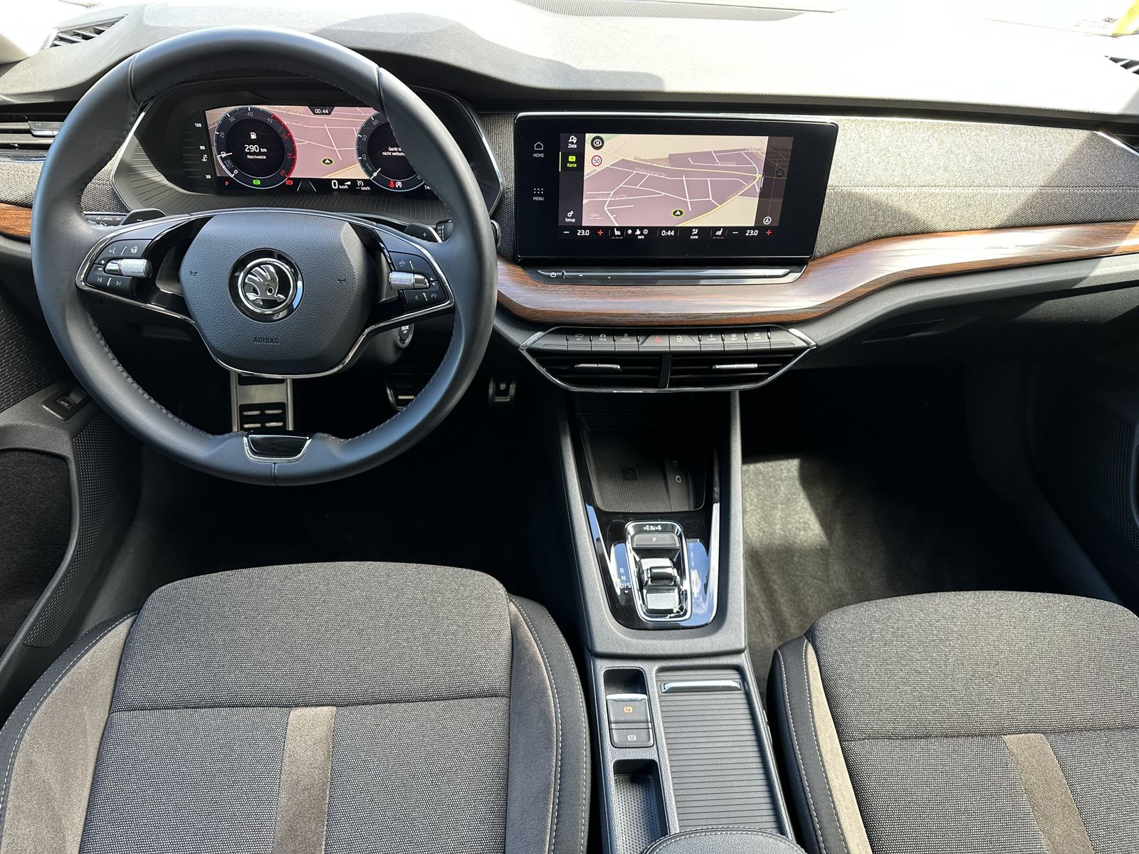 Fahrzeugabbildung SKODA Octavia Combi Scout 2.0 TDI DSG 4x4 NAV+LED+AHK