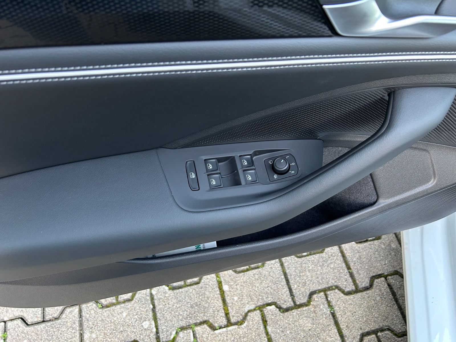Fahrzeugabbildung Volkswagen Passat Variant 1.5 eTSI 110 kW Business