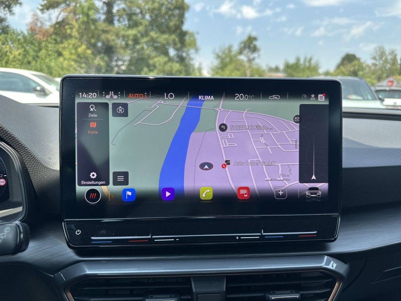 Fahrzeugabbildung CUPRA Leon 2.0TSI 245PS DSG-Navi-MatrixLED-Kamera* - mit KI generiert/bearbeitet