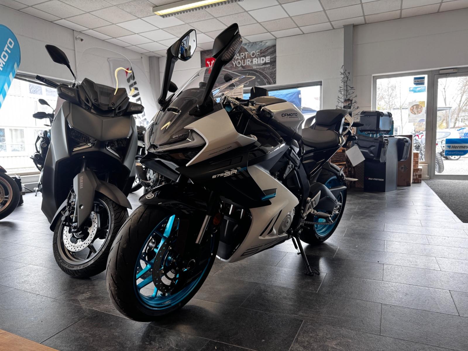 CFMOTO 675 SR-R, Nebula White, Quick-Shifter, 4 Jahre