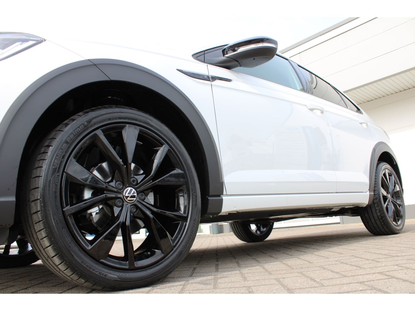 Fahrzeugabbildung Volkswagen Taigo 1.0 TSI R-Line LED ACCSHZ OPF Sportpaket N