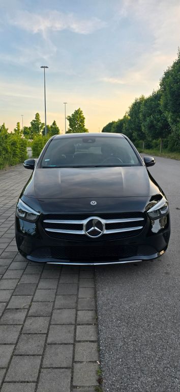 Image of Mercedes-Benz B 200