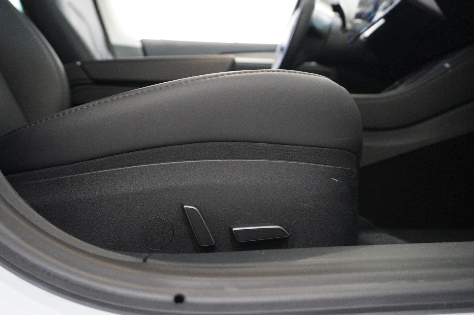 Fahrzeugabbildung Tesla Model 3 Standard Range NAVI/KAMERA/DAB/SHZ/AHK