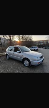 Volkswagen OLDTIMER Golf 1.6 Europe - Volkswagen Golf Oldtimer mit Benzin-Antrieb