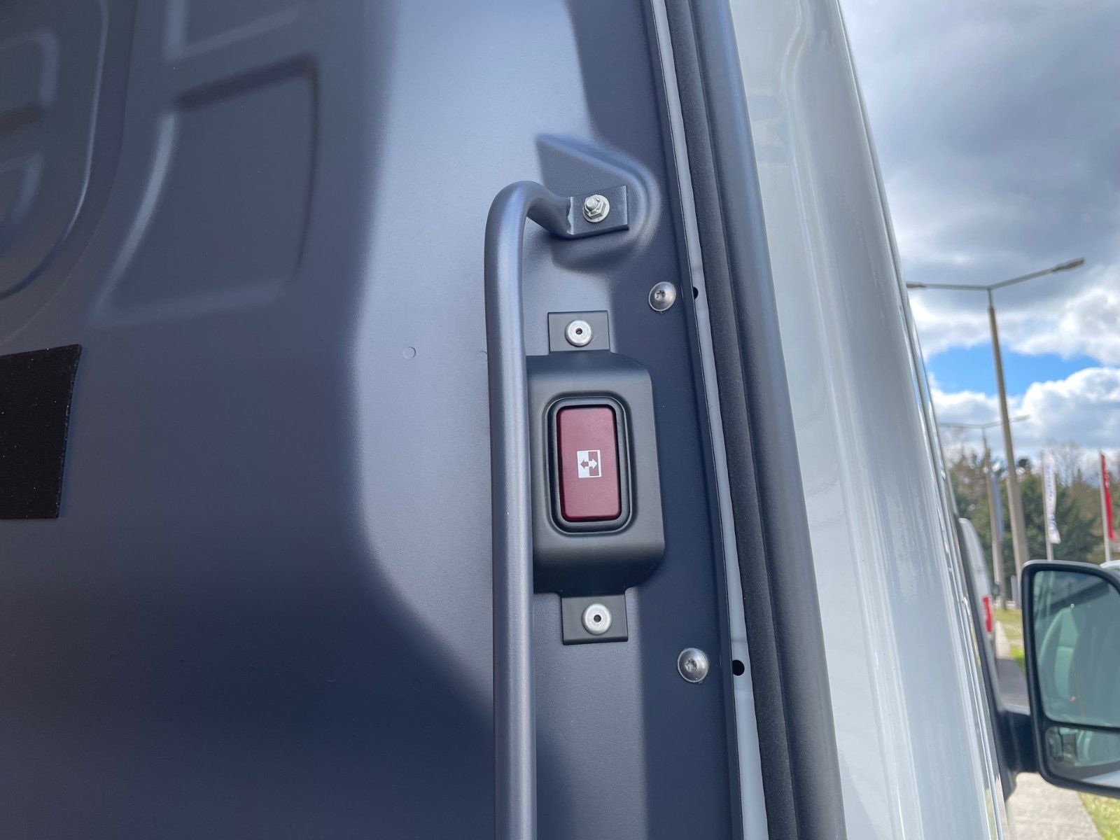 Fahrzeugabbildung Mercedes-Benz Sprinter 319 Kasten SELECT L4H2 4x4 LED AHK DIST