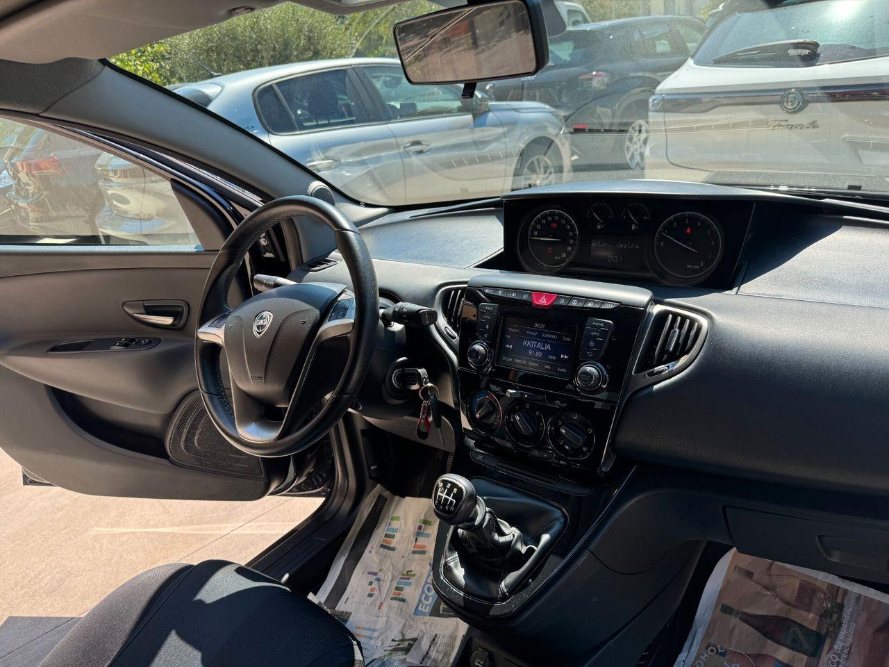 Lancia Ypsilon 1.0 FireFly 5 porte S&S Hybrid Ec
