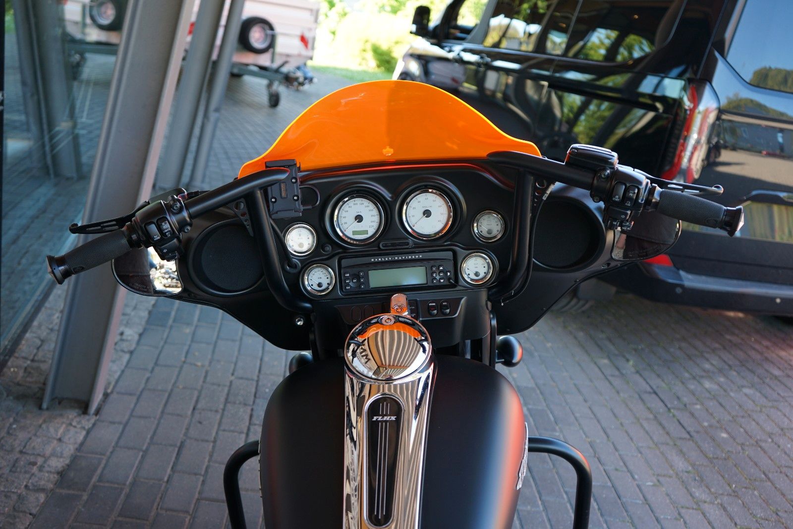 Fahrzeugabbildung Harley-Davidson Street Glide 103 - Mega Umbau - Jekill - 21 Zoll
