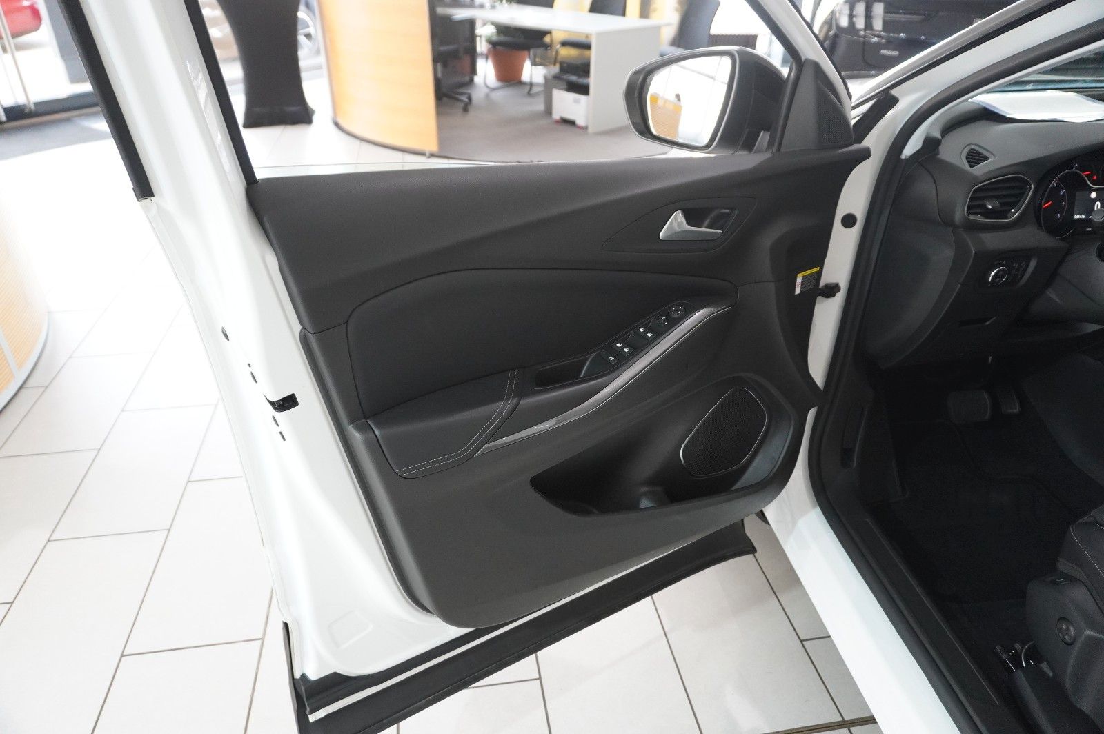 Fahrzeugabbildung Opel Grandland 1.5D ELEGANCE NAVI/LED/KAMERA/SPORT/SH