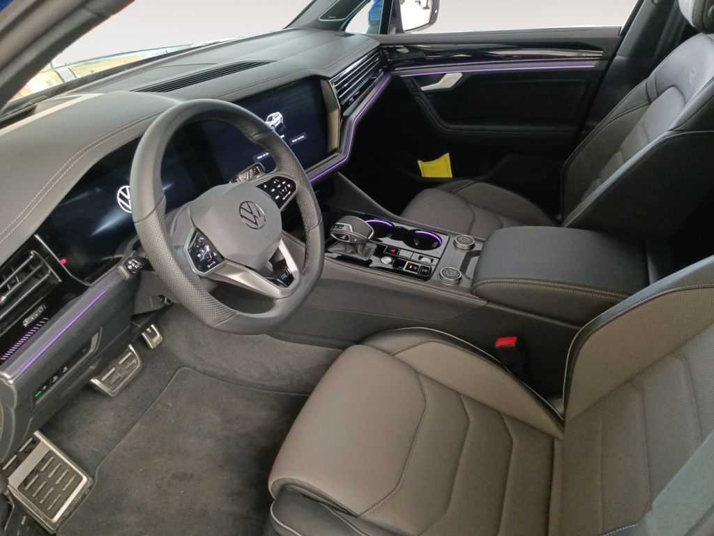 Fahrzeugabbildung Volkswagen Touareg R-Line Dynaudio Head Up Facelift Voll
