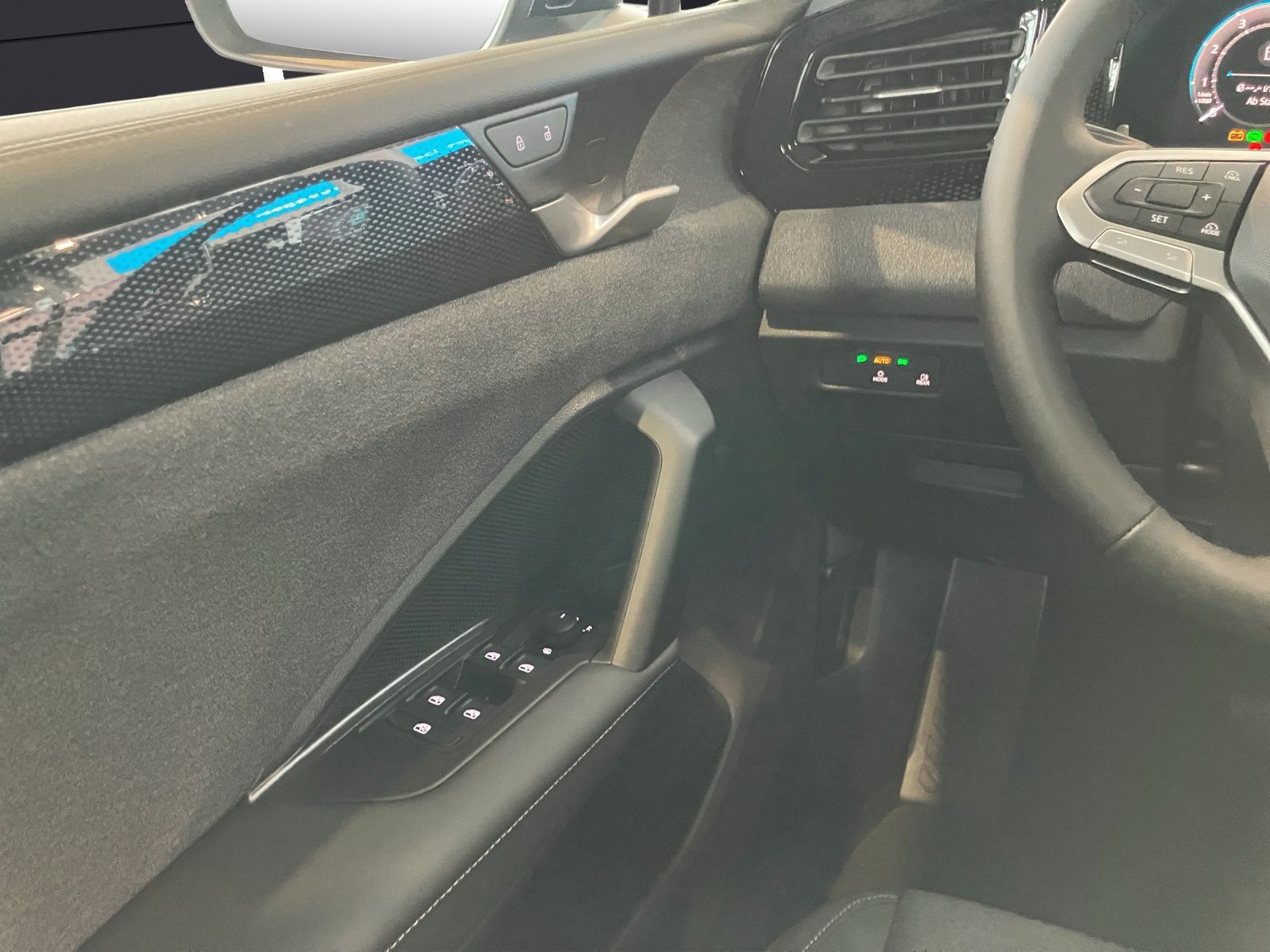 Fahrzeugabbildung Volkswagen Tiguan eTSI  DSG LED AHK RFK