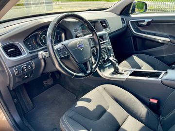 Volvo V60 Cross Country - 9