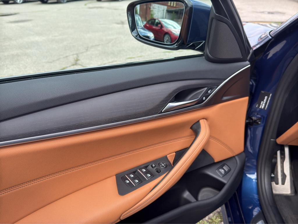 BMW 530i T. M-SPORT LASER NAVI PANO KAMERA 19" AHK