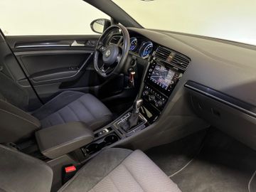 Volkswagen Golf - 6