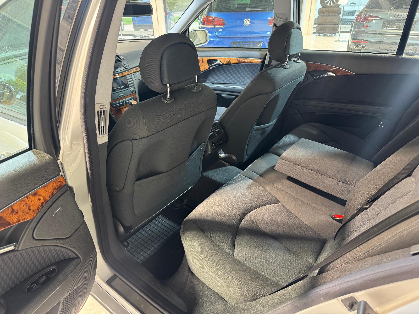 Mercedes-Benz E200 2004 — photo 14