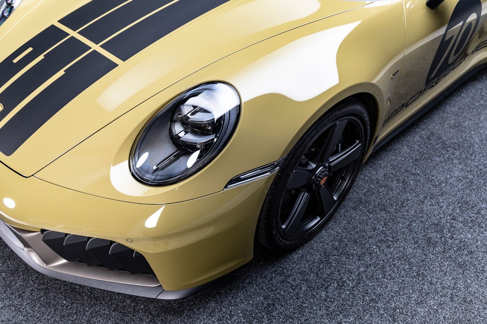 Fahrzeugabbildung Porsche 992.2 GTS Cabrio Spirit 70 + PCCB + Burmester